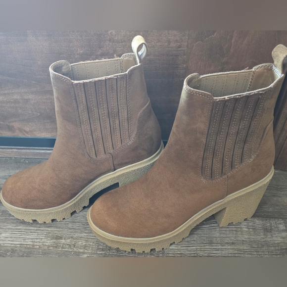 Brand New Without Box Steve Madden Charges Platform Suede Boots Size: 7 - Picture 4 of 8